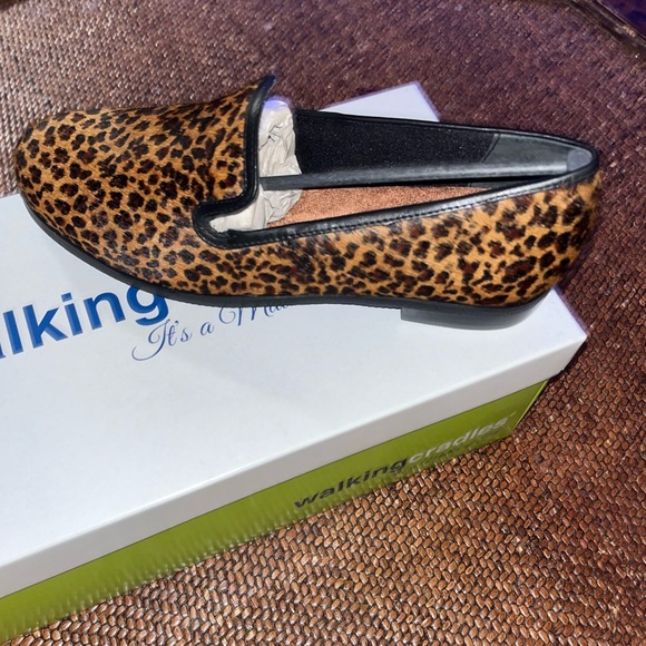 Walking Cradles Camel Leopard Print Wyatt Calf Hair Loafers Women’s Size 5.5 - Picture 4 of 10